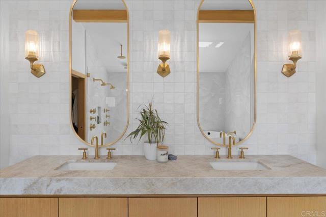 3170 Falcon Drive, Carlsbad CA: https://media.crmls.org/mediaz/65e29b57-38bf-4da9-8035-bc3f2d0dee67.jpg