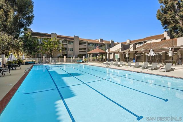 10400 caminito Cuervo, San Diego CA: https://media.crmls.org/mediaz/65e2bbfe-73fb-4806-80b3-8853707706e8.jpg