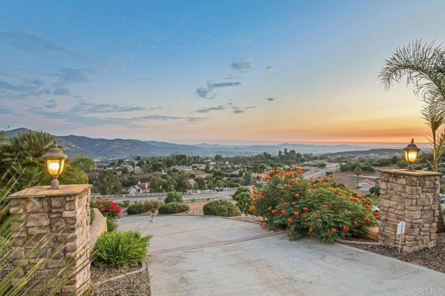 15718 Creek Hills Road, El Cajon CA: https://media.crmls.org/mediaz/65e2e62a-8d13-4e12-b86f-415e6f3063f0.jpg