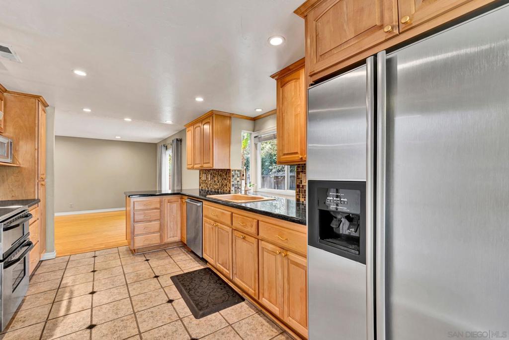 MLS #250041383SD image #38