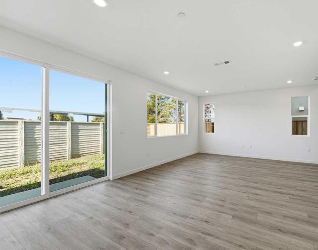 104 Dogwood Street, Hollister CA: https://media.crmls.org/mediaz/65e44108-9765-4a89-9e26-81a9dd61fb68.jpg