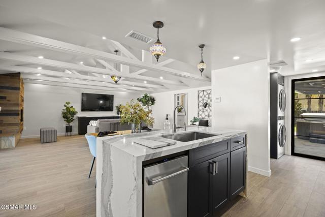 240 N Padre Juan Avenue, Ojai CA: https://media.crmls.org/mediaz/65e48aa3-1602-4667-91e0-0f9de6a4cc19.jpg