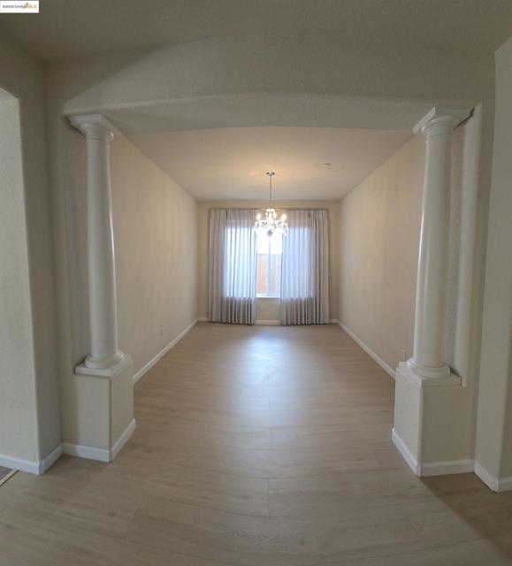 988 Chamomile Ln, Brentwood CA: https://media.crmls.org/mediaz/65e48fc6-4b95-4388-a220-4e2951ad3f7c.jpg