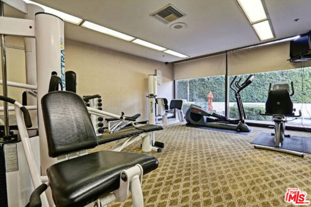 10790 Wilshire Boulevard, Los Angeles CA: https://media.crmls.org/mediaz/65e4e9b9-199b-4859-85d5-3e378d8a9075.jpg