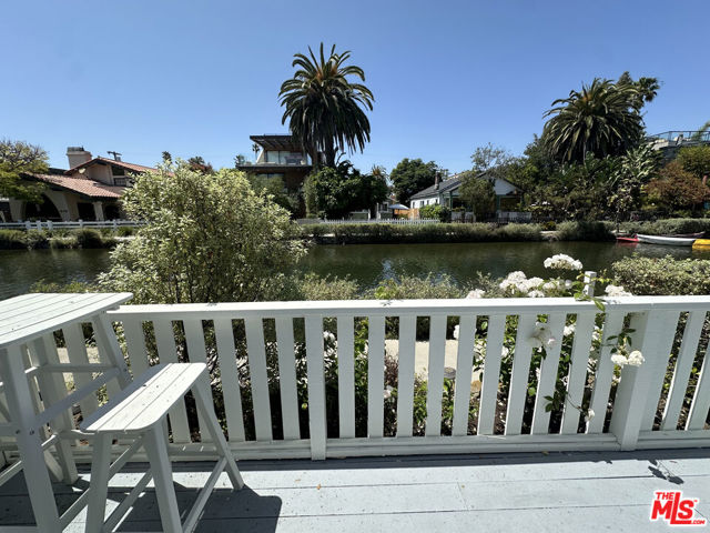 440 Howland Canal, Venice CA: https://media.crmls.org/mediaz/65e52f30-c47c-48f8-a1ed-09ccabca3949.jpg