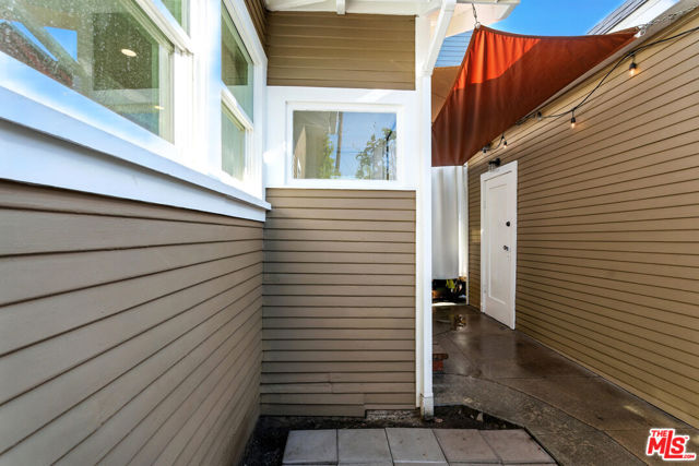 3712 E 10th Street, Long Beach CA: https://media.crmls.org/mediaz/65e531b5-8ef4-49b6-a84b-cb8348501e09.jpg
