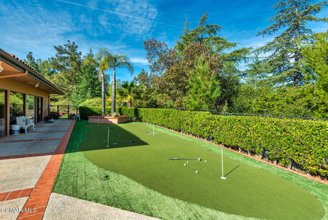 11 Inverness Road, Thousand Oaks CA: https://media.crmls.org/mediaz/65e5b193-4a64-41a8-85f7-51748d2a588d.jpg
