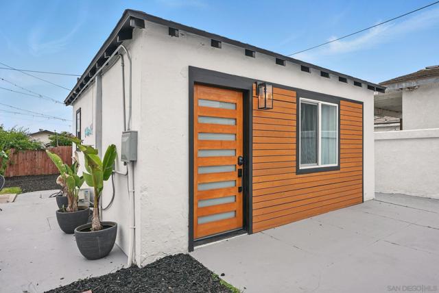 4817 Lyon St, San Diego CA: https://media.crmls.org/mediaz/65e6ccb4-66ea-4412-bf1f-5d3f5f75545f.jpg