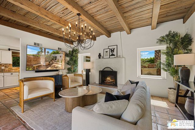 370 W Crestview Drive, Palm Springs, CA 92264