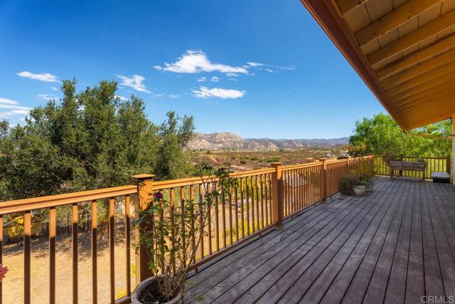 25082 Four Corners Road, Ramona CA: https://media.crmls.org/mediaz/65e7f2e6-8f2b-4f2c-9ad0-50c3945a2fde.jpg