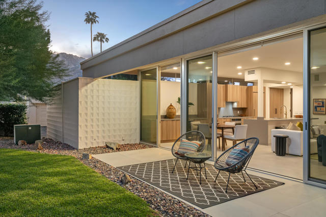 172 Desert Lakes Drive, Palm Springs, CA 92264