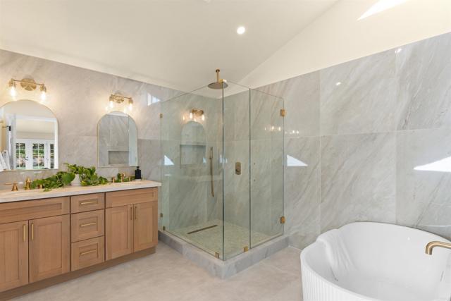 3565 Avenida Amorosa, Escondido CA: https://media.crmls.org/mediaz/65e919ad-4f85-4774-88a3-40975418ff3a.jpg