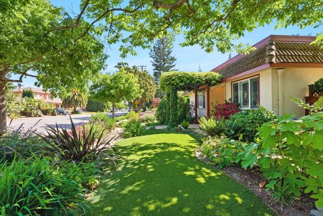435 Edgewood Road, Redwood City CA: https://media.crmls.org/mediaz/65e9895a-271e-49be-9bd9-7108b7046167.jpg