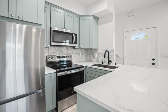 Detail Gallery Image 4 of 10 For 2918 Anaheim St, Escondido,  CA 92025 - 3 Beds | 2 Baths