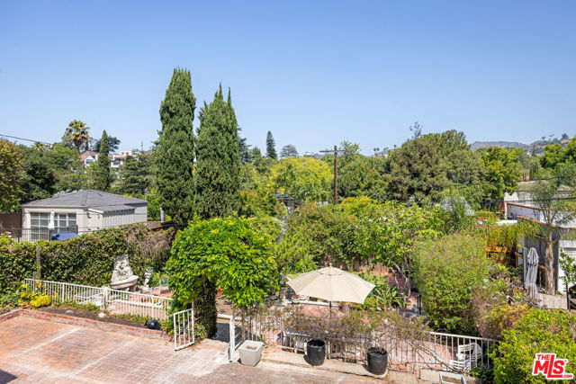 2411 St George Street, Los Angeles CA: https://media.crmls.org/mediaz/65ea3a27-9801-4be3-b711-8ca66a00727c.jpg