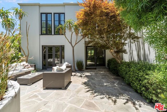3055 Nichols Canyon Road, Los Angeles CA: https://media.crmls.org/mediaz/65ea6523-b094-4473-8e04-800c3925ef1c.jpg