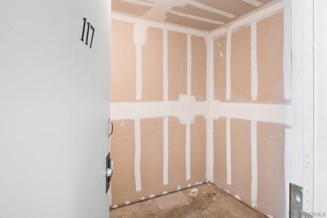 9270 Amys St, Spring Valley CA: https://media.crmls.org/mediaz/65ea674e-97e2-4f7a-aa00-b9d0fe14b8b1.jpg