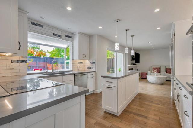 578 Seahorse Lane, Redwood City CA: https://media.crmls.org/mediaz/65ea6f73-06d0-4665-b7b9-6c2c8978e41f.jpg