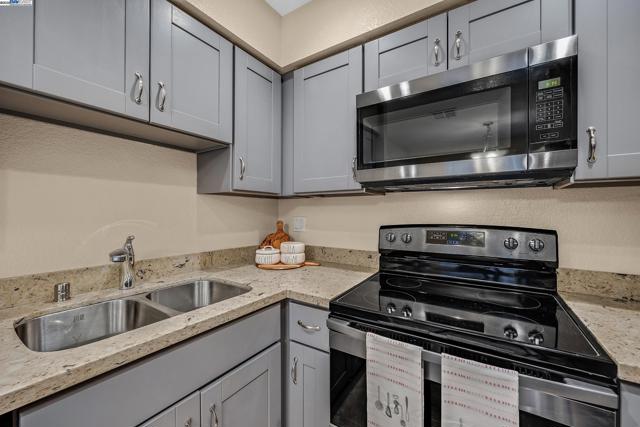 254 Eastridge Dr, San Ramon CA: https://media.crmls.org/mediaz/65ea7d1a-a2a7-4287-ae92-7e58841a5ca5.jpg
