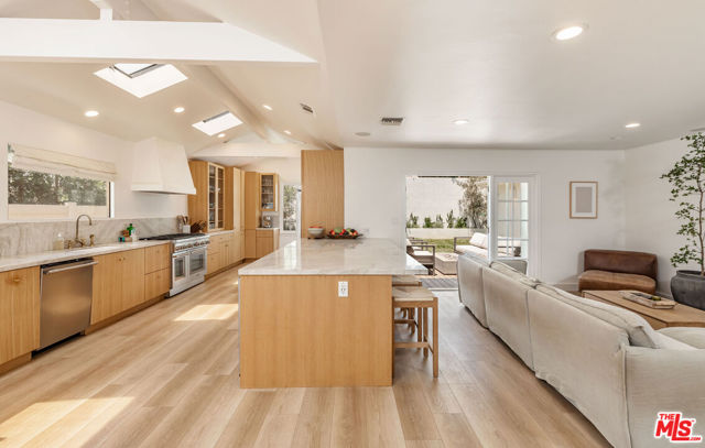 13035 Rose Avenue, Los Angeles CA: https://media.crmls.org/mediaz/65eaa57f-9c2d-4b7e-8882-50b4a6ab6a4d.jpg