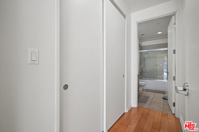 801 S Grand Avenue, Los Angeles CA: https://media.crmls.org/mediaz/65eaf092-3c66-4f7b-8e94-ffc9ebc00660.jpg