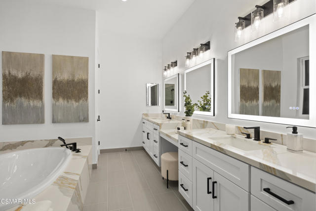 339 Toyon Court, Thousand Oaks CA: https://media.crmls.org/mediaz/65ec33f5-7e12-4ed1-857b-c2ef2deccfa7.jpg