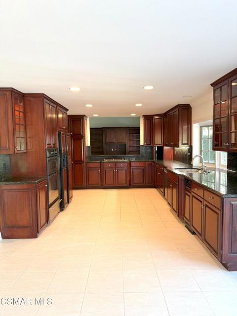 829 Sorrelwood Court, Westlake Village CA: https://media.crmls.org/mediaz/65ec8649-63d9-4a3e-a2d4-eb9be310af2c.jpg