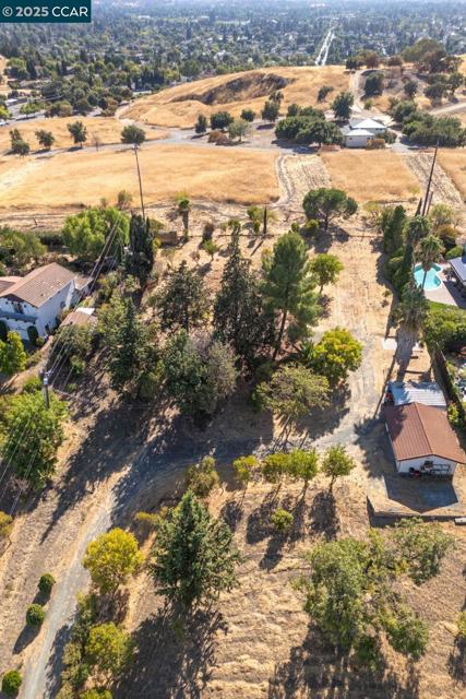 1051 Tilley Cir, Concord CA: https://media.crmls.org/mediaz/65ec9ad4-e8cb-45b7-97d7-1462d3b7fd22.jpg