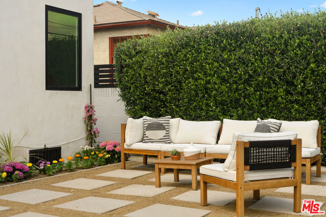 3928 S Bronson Avenue, Los Angeles CA: https://media.crmls.org/mediaz/65ecb4d9-8d2e-4491-9c6a-4c3ffc28fdea.jpg