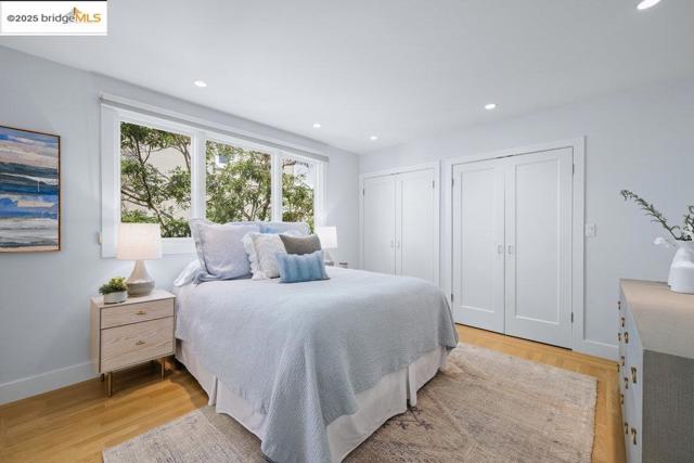 310 Pacific Ave, Piedmont CA: https://media.crmls.org/mediaz/65ecc80e-e857-4c06-877a-b3a780521711.jpg