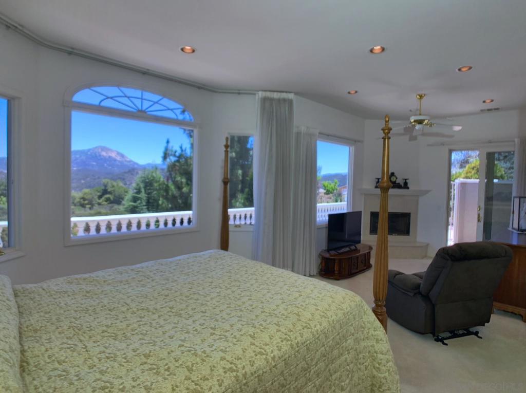 MLS #250034393SD img 37