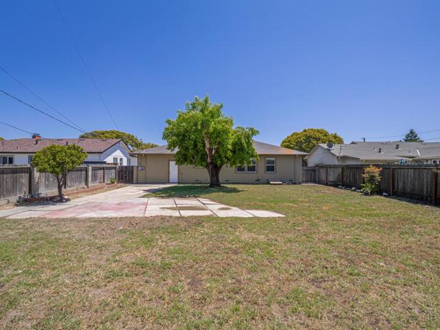 1233 Monroe Street, Salinas CA: https://media.crmls.org/mediaz/65eedd24-a2be-42fd-ad7c-1ff5df39f0f2.jpg