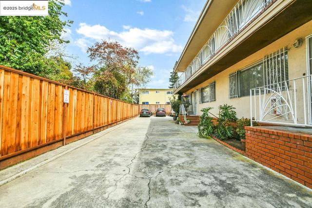 3300 Brookdale Ave, Oakland CA: https://media.crmls.org/mediaz/65ef610a-e16b-43ed-b9ff-0a352eae020b.jpg