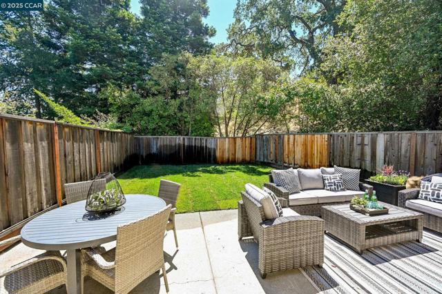 2085 Shady Creek Pl, Danville CA: https://media.crmls.org/mediaz/65ef87d3-5a0c-4d7b-a4ce-20a0e79c097f.jpg