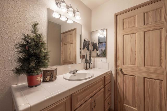 1239 E Alpinview Drive, Big Bear CA: https://media.crmls.org/mediaz/65efaf33-1719-4e33-9aaa-6bccd329c1d8.jpg