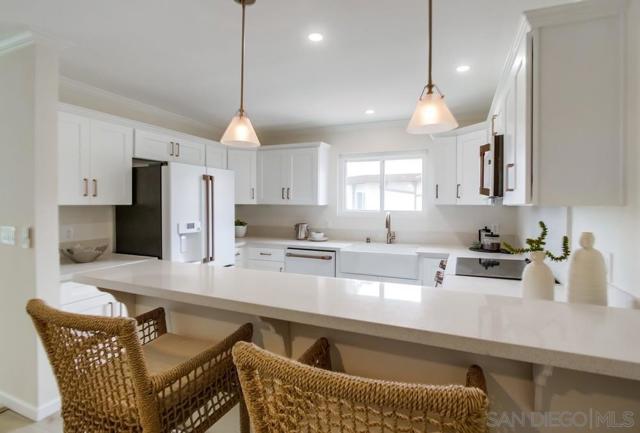 5370 La Jolla Blvd., La Jolla CA: https://media.crmls.org/mediaz/65f062c7-8b15-4ca3-98db-4a70850bdc22.jpg