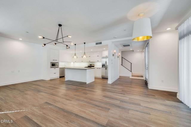 239 S Marengo Avenue, Pasadena CA: https://media.crmls.org/mediaz/65f07416-fa84-473e-9c23-683529b4b092.jpg