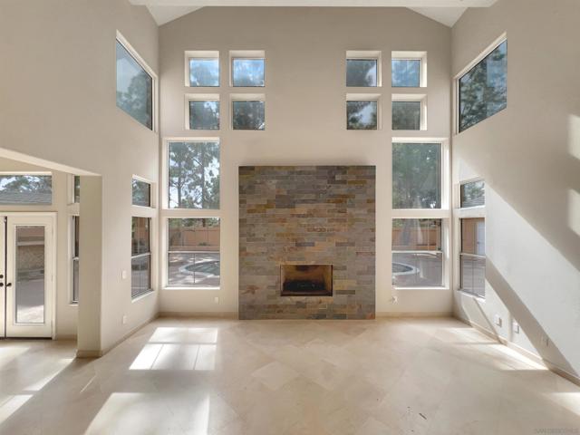1128 Mansiones Ln, Chula Vista CA: https://media.crmls.org/mediaz/65f09556-8ea4-4cb3-929d-97d38357d8e3.jpg