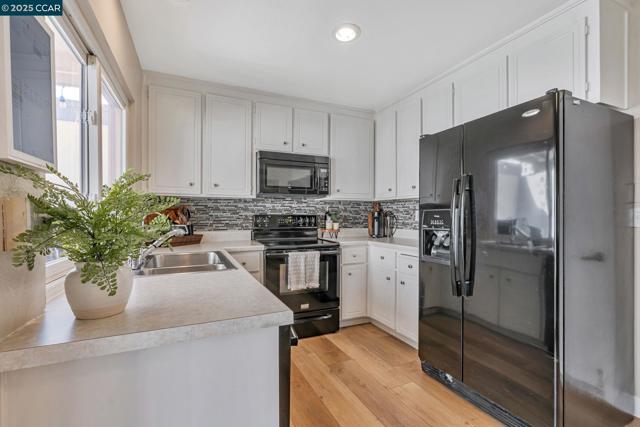 4 Mt Wilson Way, Clayton CA: https://media.crmls.org/mediaz/65f155b8-02d7-4f33-b40e-84ab3659abb8.jpg