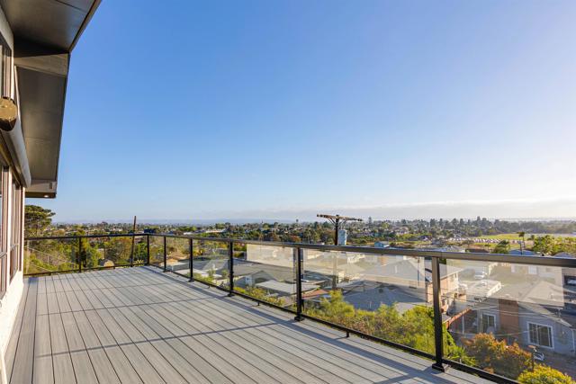752 Monserate Ave, Chula Vista CA: https://media.crmls.org/mediaz/65f22923-8be2-438e-a460-effbf9d89454.jpg
