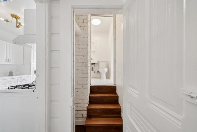 1805 Eagle Ave, Alameda CA: https://media.crmls.org/mediaz/65f2575f-f25e-4249-ad9c-d7986e009d8d.jpg