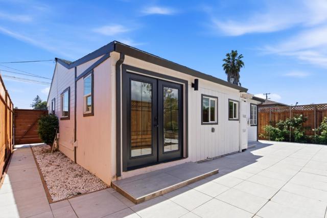 1257 Laurel Avenue, East Palo Alto CA: https://media.crmls.org/mediaz/65f27fa5-953f-47ba-95e7-3cce0af200c6.jpg