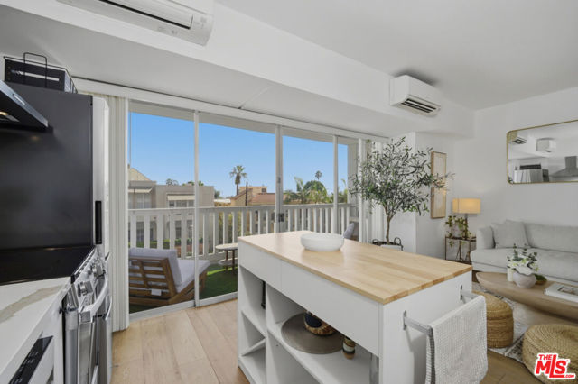 999 North Doheny Drive, 205 photo 8