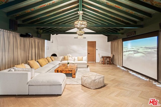 9451 Sunset Boulevard, Beverly Hills CA: https://media.crmls.org/mediaz/65f30656-7da7-4a34-8731-a6c2e6b53591.jpg