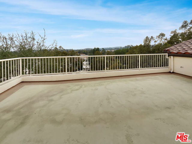 5692 Como Circle, Woodland Hills CA: https://media.crmls.org/mediaz/65f31d04-9ee5-4dc0-9727-5f7b6b9df84c.jpg