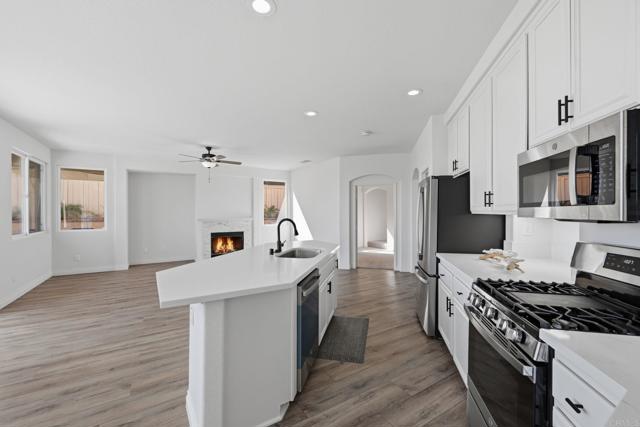 Detail Gallery Image 15 of 48 For 29 Villa Valtelena, Lake Elsinore,  CA 92532 - 4 Beds | 3 Baths