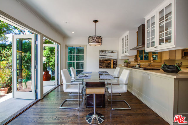 449 Westbourne Drive, West Hollywood CA: https://media.crmls.org/mediaz/65f413d6-011c-4323-9597-276cb066622b.jpg