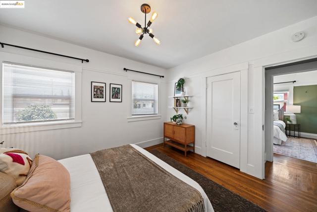 1547 68Th Ave, Oakland CA: https://media.crmls.org/mediaz/65f463e5-4f98-4357-948a-ec63a04ae623.jpg