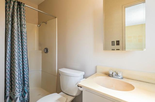 11 Montclair Place, Salinas CA: https://media.crmls.org/mediaz/65f5d835-5b1b-4e88-bd82-b7c33e8582e6.jpg