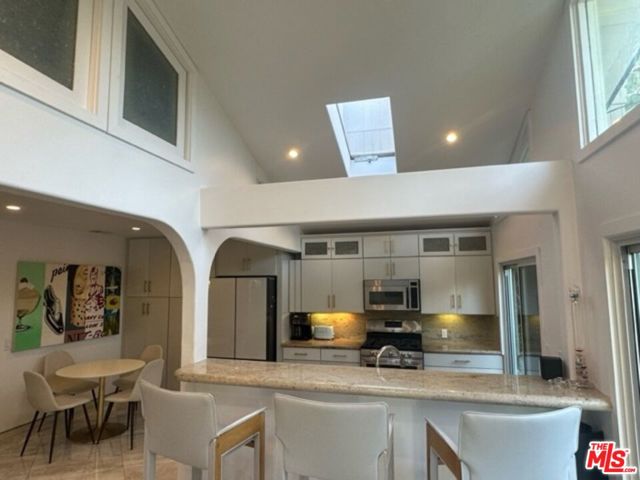 425 Sunridge Street, Playa del Rey CA: https://media.crmls.org/mediaz/65f6125a-daab-4edb-bab5-7b6e6818d10a.jpg